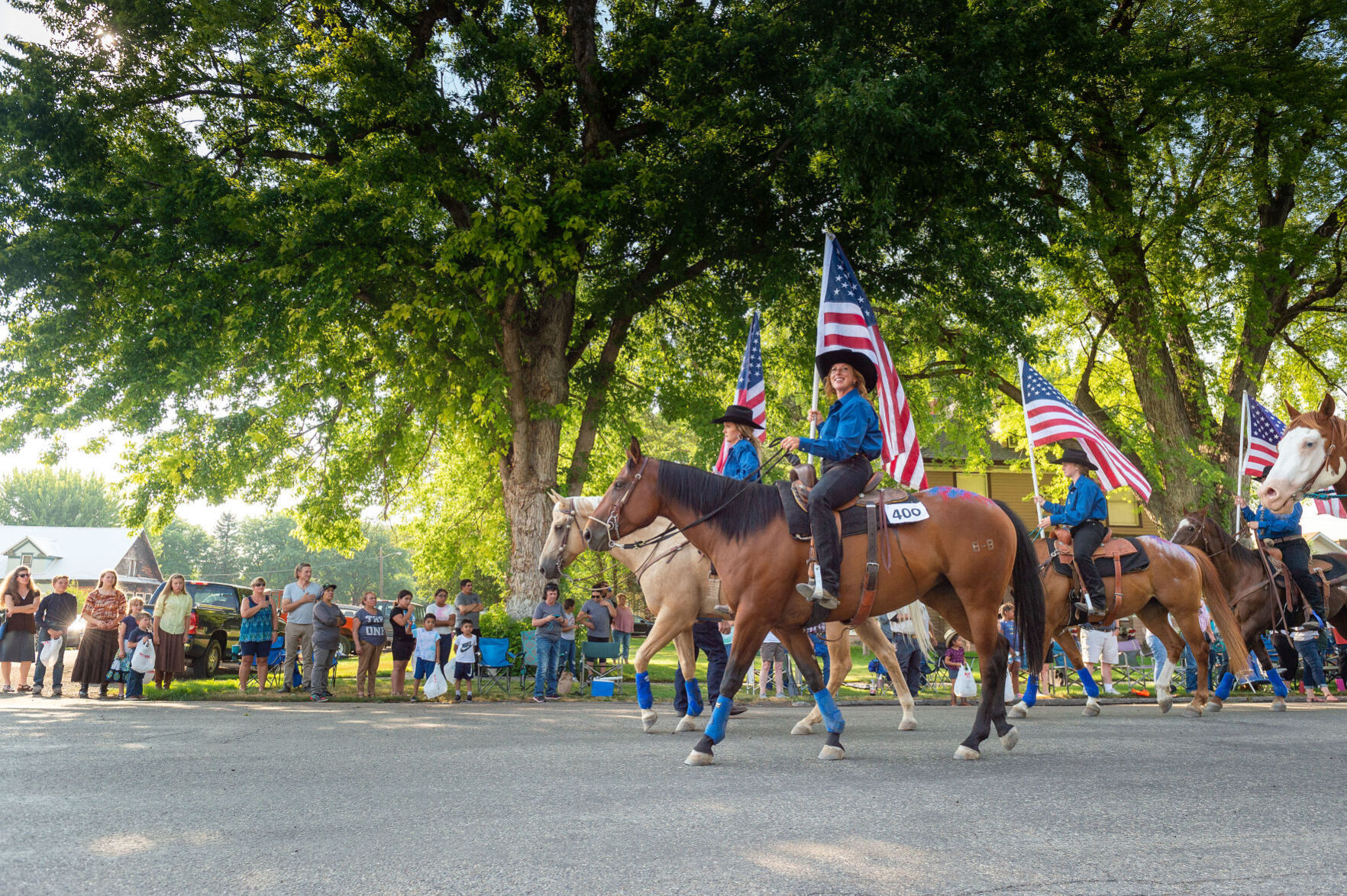 Hundreds attend parade in Shoshone